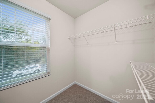 Building Photo - 711 Lackey St