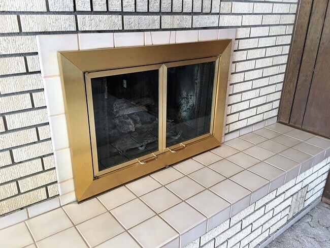 Building Photo - 2 Bed 1.5 Bath | Single Story | Nob Hill L...