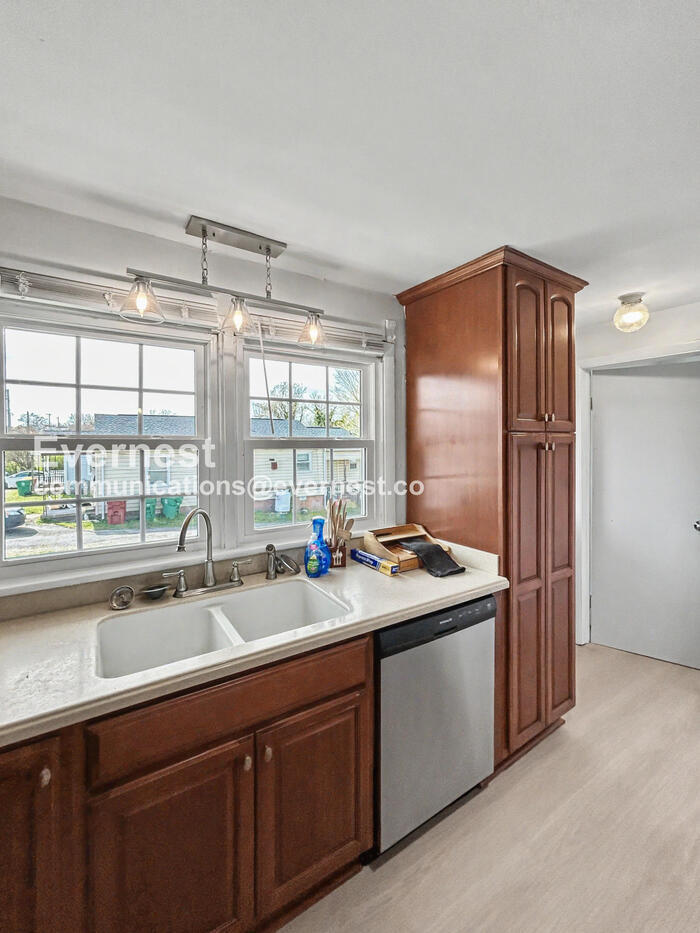 Building Photo - 616 S Jefferson St