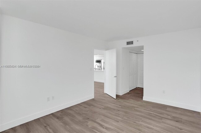 Building Photo - 650 West Ave