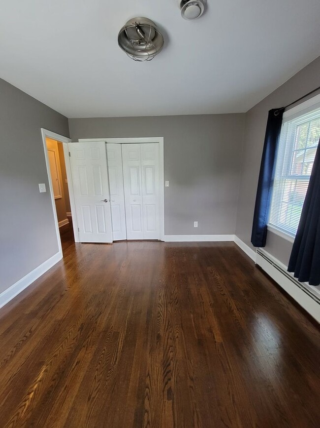 Building Photo - 153 Maple Ave