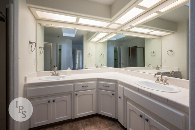 Building Photo - Gated Fresno NW Home, 3BR/2BA, in CUSD - L...