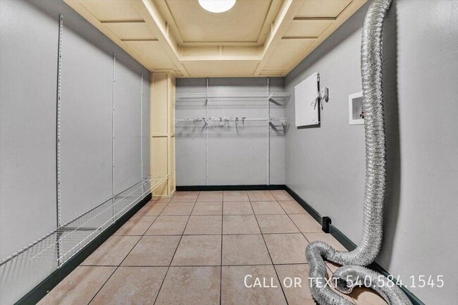 Building Photo - 5001 Hildebrand Rd NW