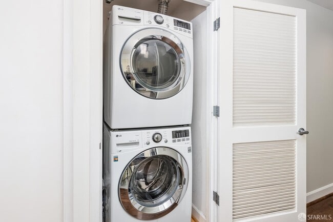 Building Photo - 246 2nd St