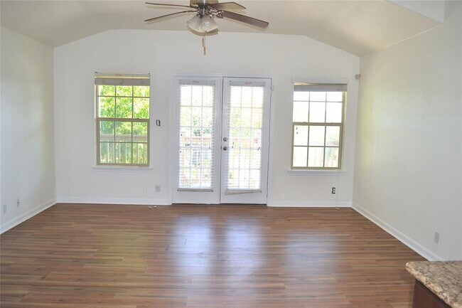 Building Photo - 9201 Brodie Ln