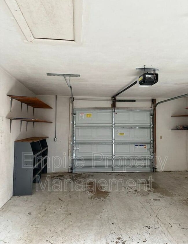 Building Photo - Single House with 2 Bedroom 1 Bathroom wit...