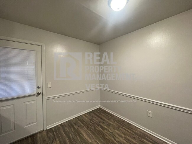 Building Photo - Two Bedroom Apartment in Warner Robins!