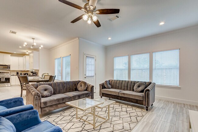 Building Photo - 14510 Sanour Dr