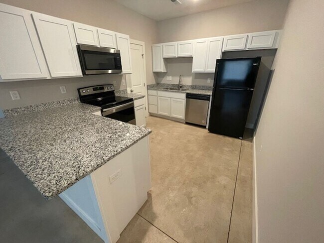 Building Photo - 2906/08 W 55th