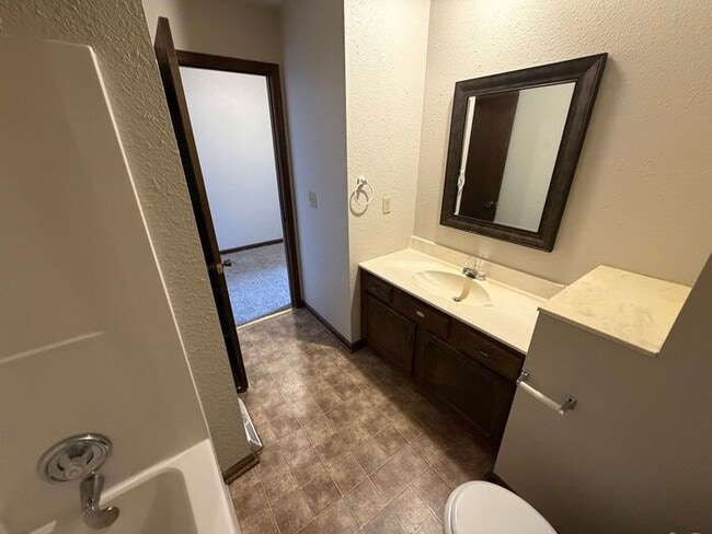 Building Photo - Townhome with a Bedroom Balcony Overlooking Lake Tapawingo