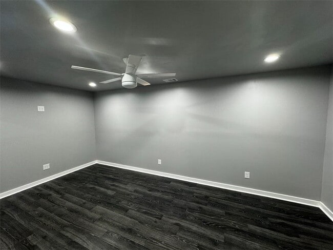 Building Photo - 719 Saffron Blvd