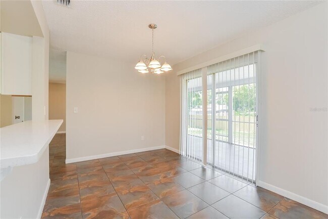 Building Photo - 2801 Fern Ln