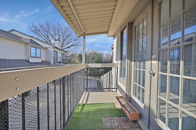Building Photo - 8750 Park Ln
