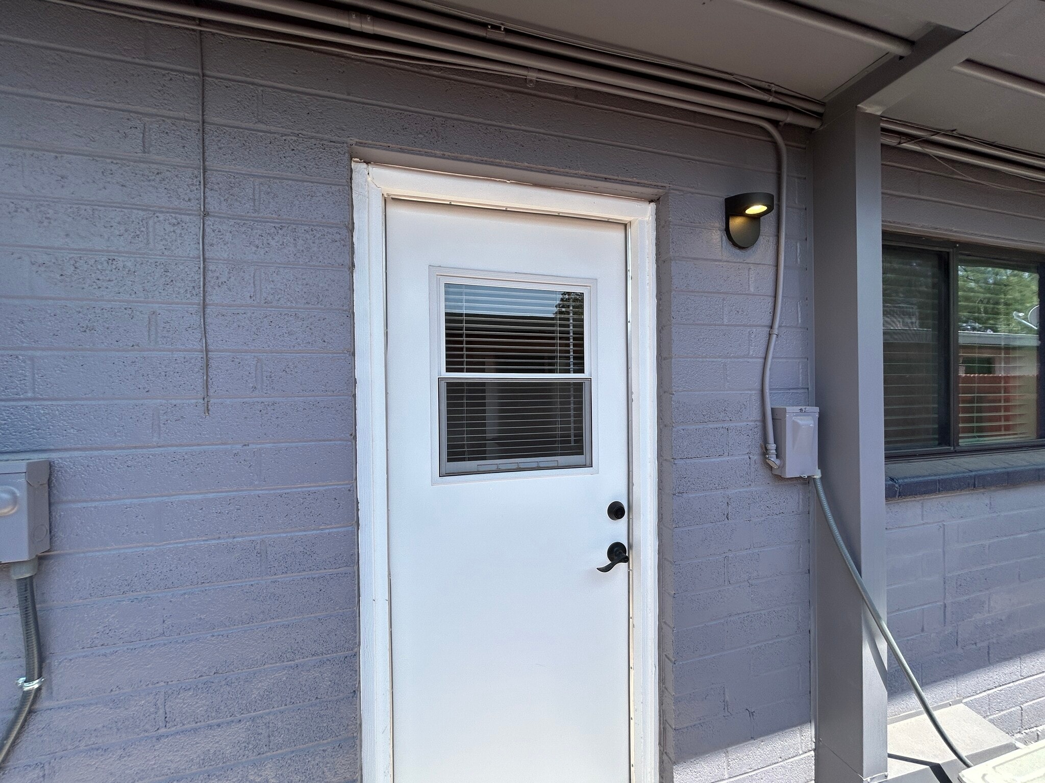 Building Photo - 2122 S Granada Dr