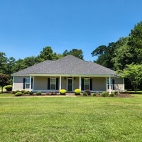 Building Photo - 261 Willow Lake Dr