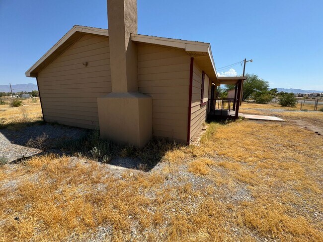Building Photo - Charming 3-bedroom home located in the picturesque town of Pahrump!
