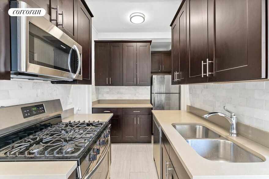 Building Photo - 175 W 76th St