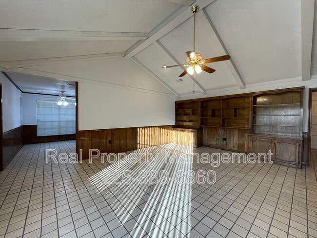 Building Photo - 6428 Chippendale Dr