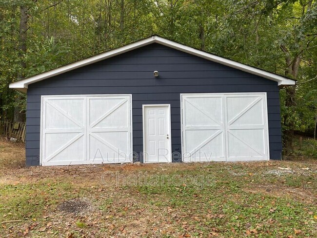 Building Photo - 30 Vanderbilt Ln