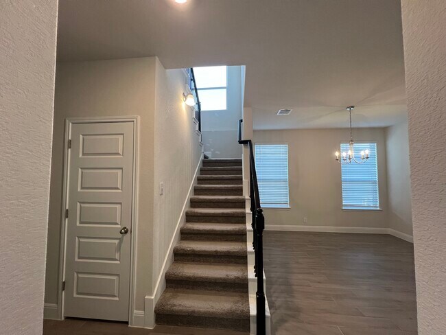 Building Photo - 207 Colorado Cyn