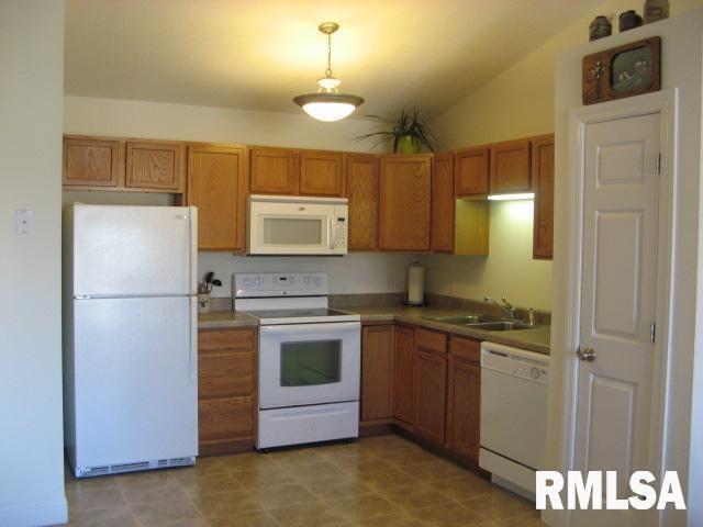 Building Photo - 641 E 46th St