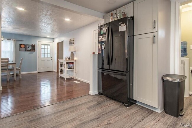 Building Photo - 215 Francis St