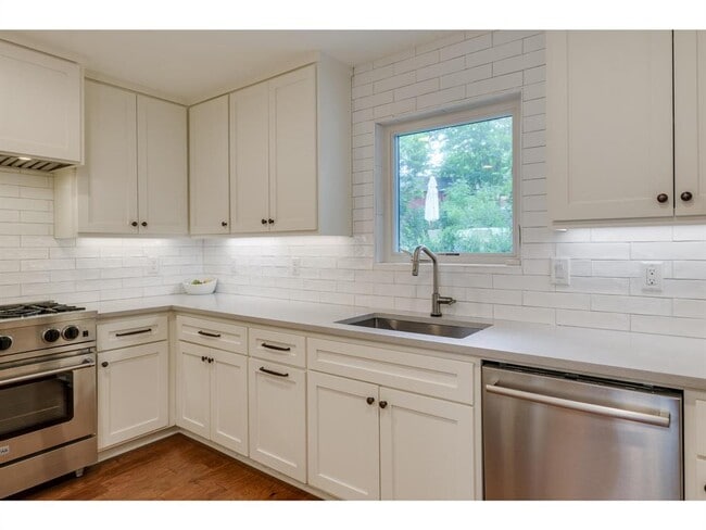 Building Photo - 8700 Mountainwood Cir