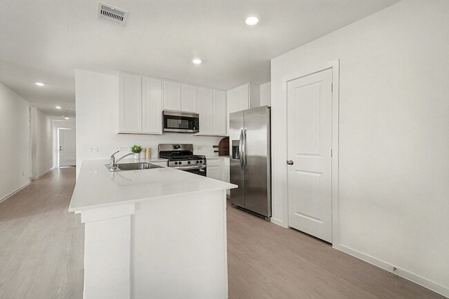 Building Photo - 6315 Linden Leaf Dr