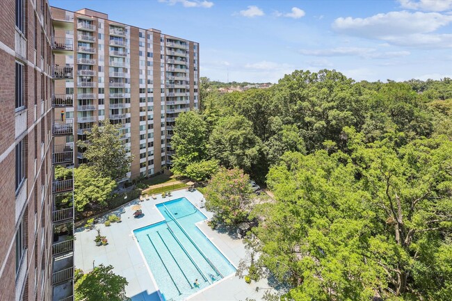 Building Photo - Great 2 Bedroom 2 Bath in Van Ness DC!