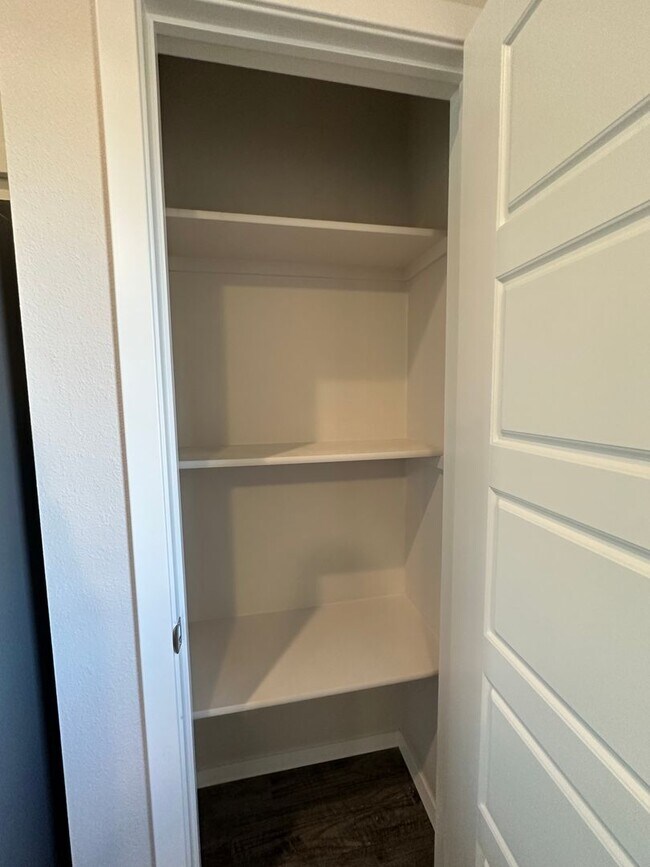 Building Photo - *Pre-leasing* Three Bedroom | Two Bathroom...