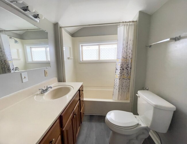 Building Photo - PRELEASING for AUGUST! Close to Campus