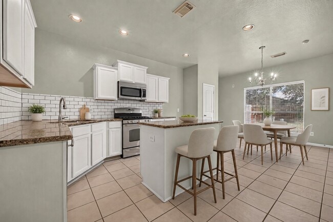 Building Photo - 2110 Castle Gardens Ln
