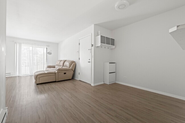 Building Photo - 201 N Waters Edge Dr