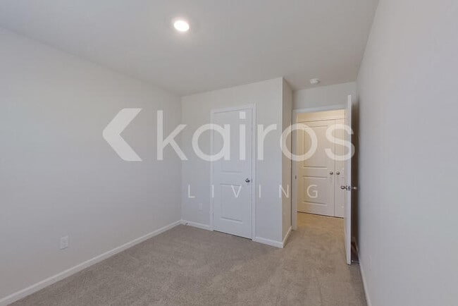 Building Photo - 2541 Banyan Circle
