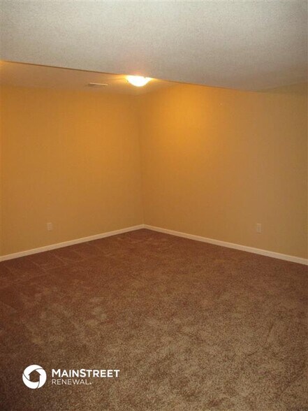 Building Photo - 104 Golfview Dr
