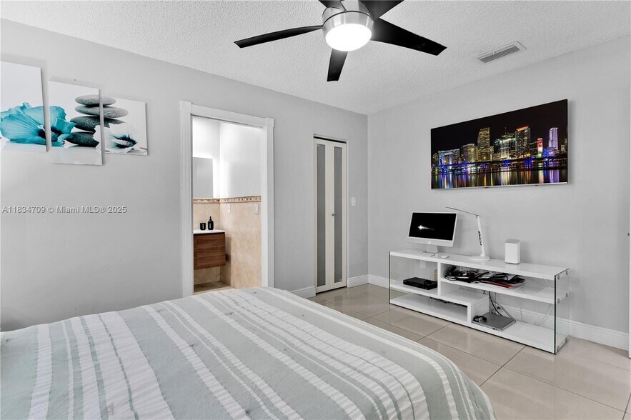 Building Photo - 2485 W 71st Pl