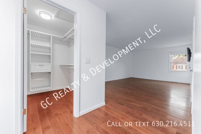 Building Photo - *** TWO WEEKS FREE RENT! 2600 SQ FT / 2 WE...