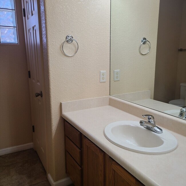 Building Photo - Desirable Corner lot with 2 car garage!