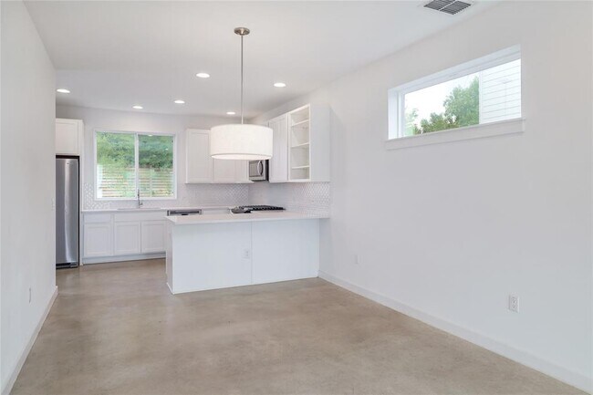 Building Photo - 1192 Sarabeth Way