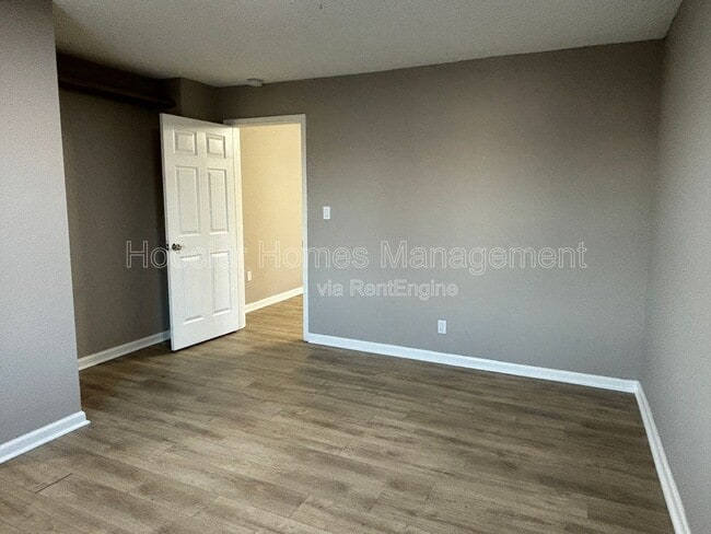 Building Photo - 1338 Barth Ave