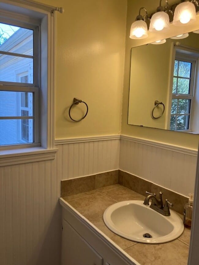 Building Photo - 1314 Marshall St