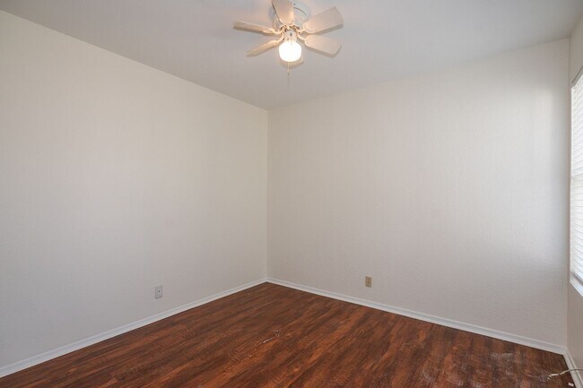 Building Photo - 1110/1108 Woodlief Trl