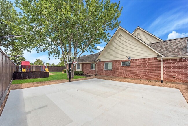 Building Photo - 30062 N Fulshear Dr