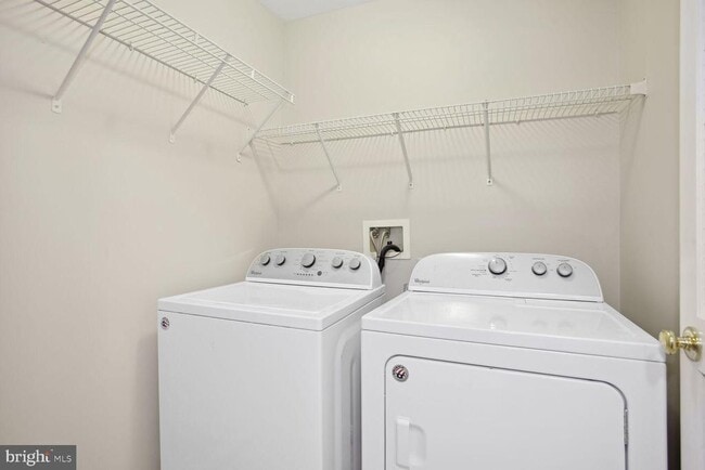 Building Photo - 1581 Leeds Castle Dr