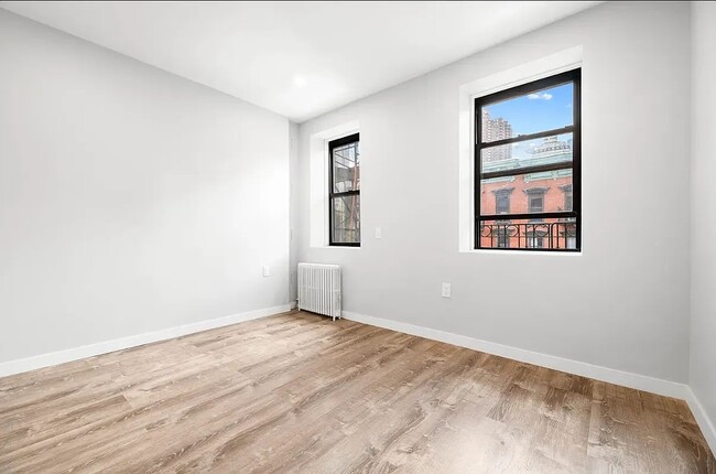 Building Photo - 437 W 46th St