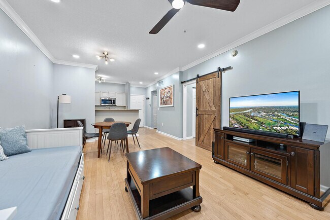 Building Photo - 560 S Sapodilla Ave