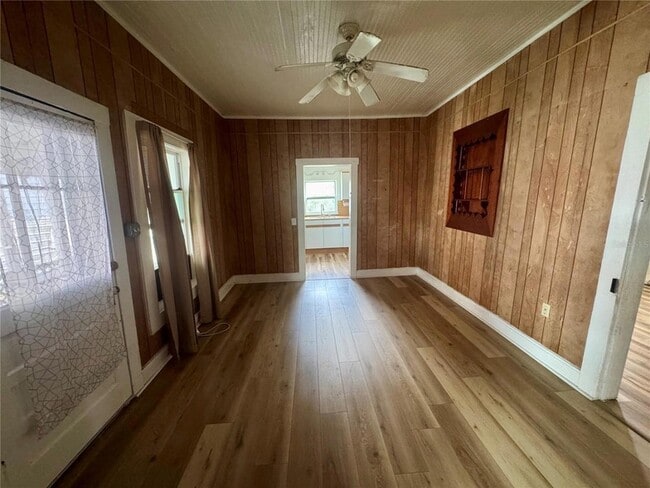 Building Photo - 15 S Hillsborough Ave