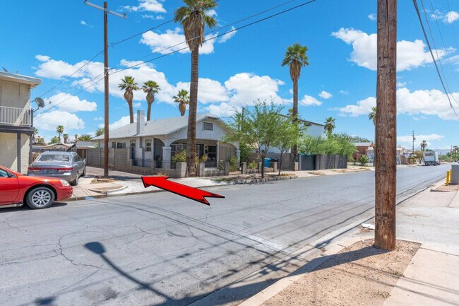 Building Photo - 1407 E McKinley St