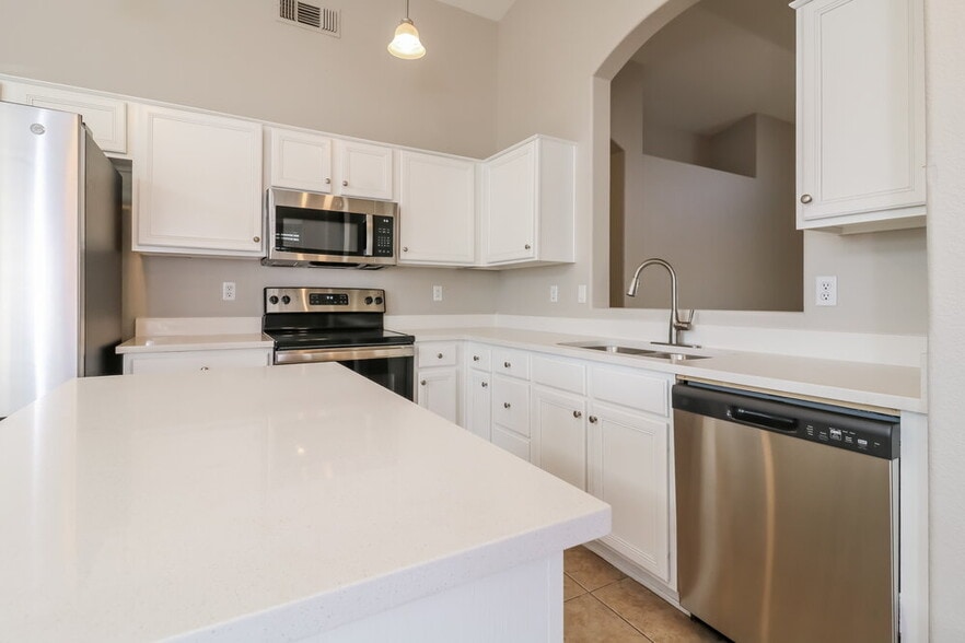 Building Photo - 72 N Cholla St