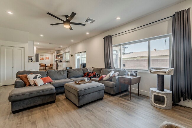 Building Photo - 2163 S Las Flores